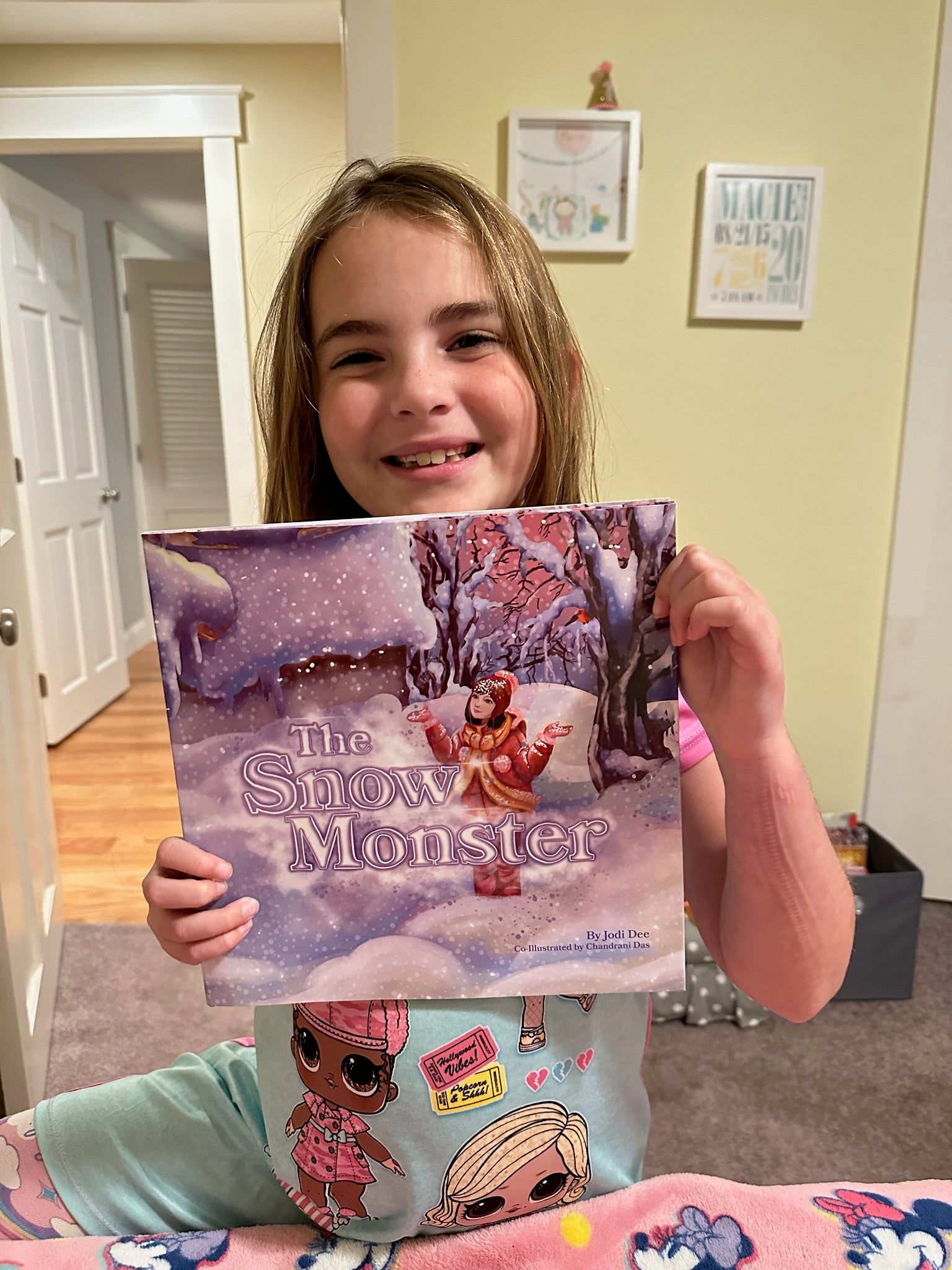 The Snow Monster -Award-Winning Magical Story of a Birthday Wish that Comes True, With a Twist! See how Amia Saves Tuttle Town